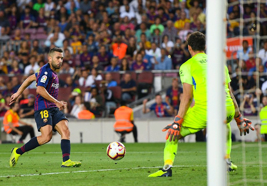 Vòng 3 La Liga: Barca vùi dập tân binh Huesca
