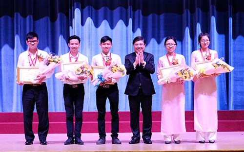 Trường Đại học Tôn Đức Thắng đón nhận xếp hạng 4 sao theo QS Stars University Raitings