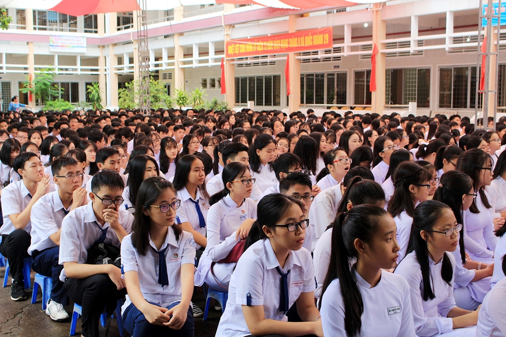Học sinh Trường THPT Cà Mau sẵn sàng cho năm học mới.