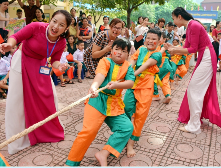 Năm học mới đã về trong niềm vui của cô và trò Trường Tiểu học Nguyễn Khả Trạc (Cầu Giấy, Hà Nội).