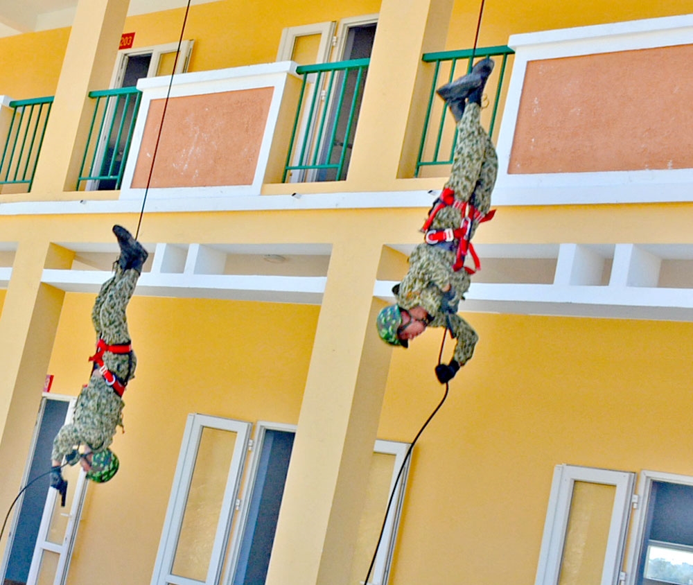 Thuần thục kỹ thuật đặc công A2, chống khủng bố.