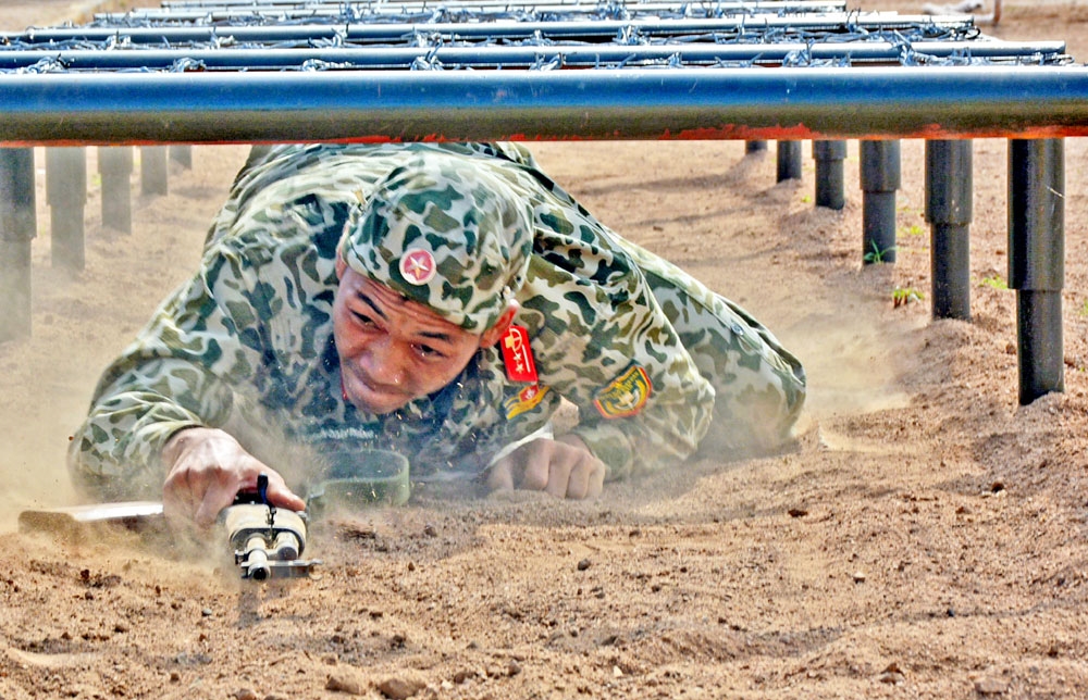 ...từng bước chinh phục bãi vật cản tổng hợp.