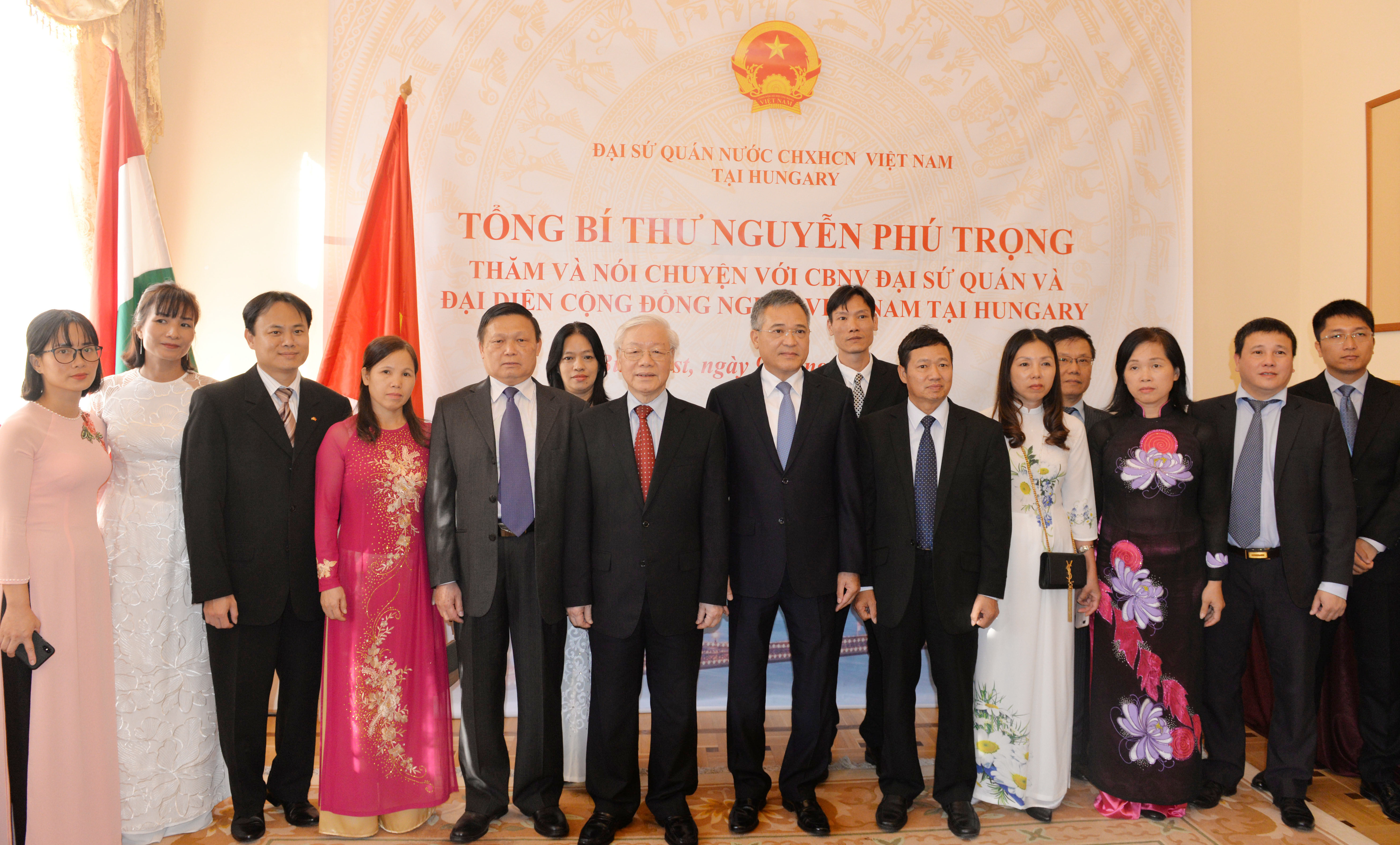 “Phải tự hào là con Lạc, cháu Hồng”