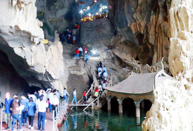 Kỳ ảo động Thác Bờ