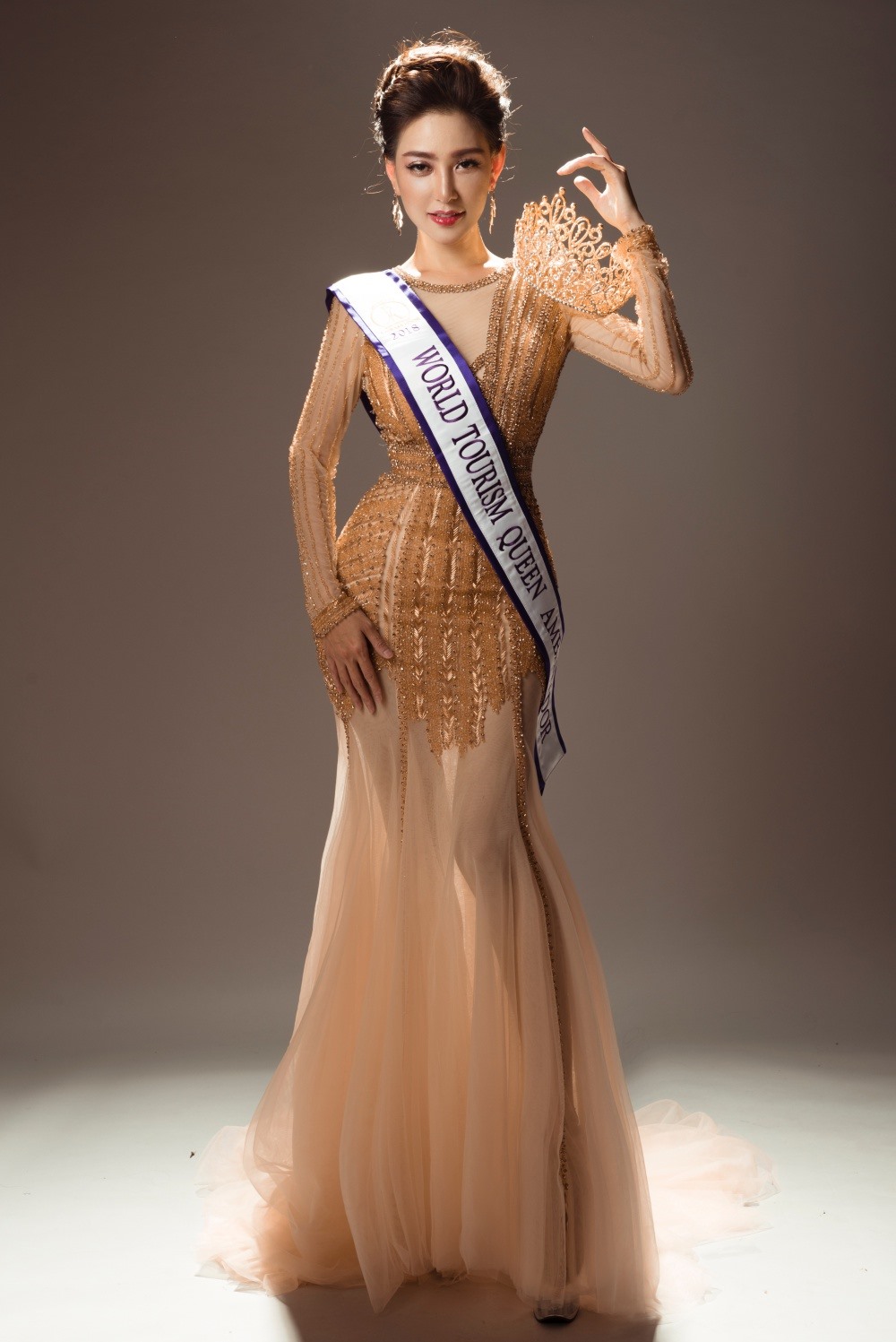 Bác sĩ gốc Việt đăng quang Nữ hoàng du lịch thế giới 2018

