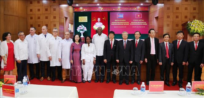 Đoàn đại biểu Đảng, Chính phủ Cuba thăm Bệnh viện Hữu nghị Việt Nam - Cuba Đồng Hới