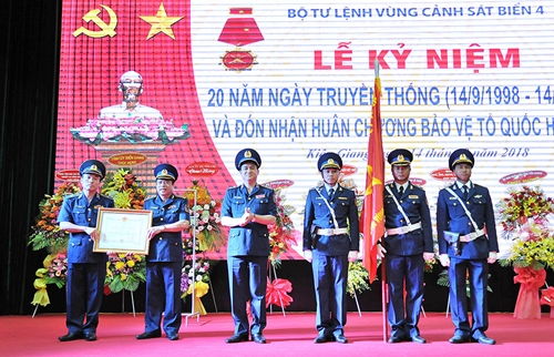 Bộ tư lệnh Vùng Cảnh sát biển 4 đón nhận Huân chương Bảo vệ Tổ quốc hạng Ba