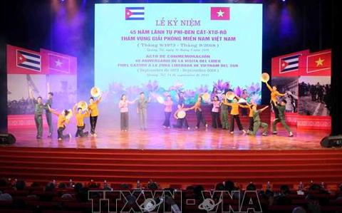 Mãi mãi thắp sáng ngọn lửa đoàn kết chiến đấu anh em Việt Nam - Cuba

