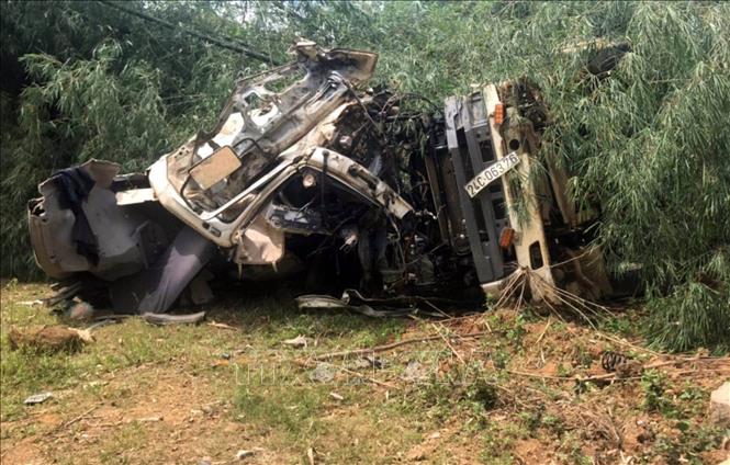 Thông tin thêm về vụ va chạm giữa xe bồn và xe khách tại Lai Châu