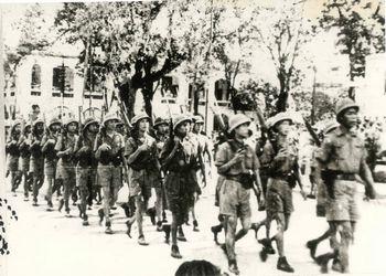 Xây dựng lực lượng vũ trang bảo vệ chính quyền cách mạng