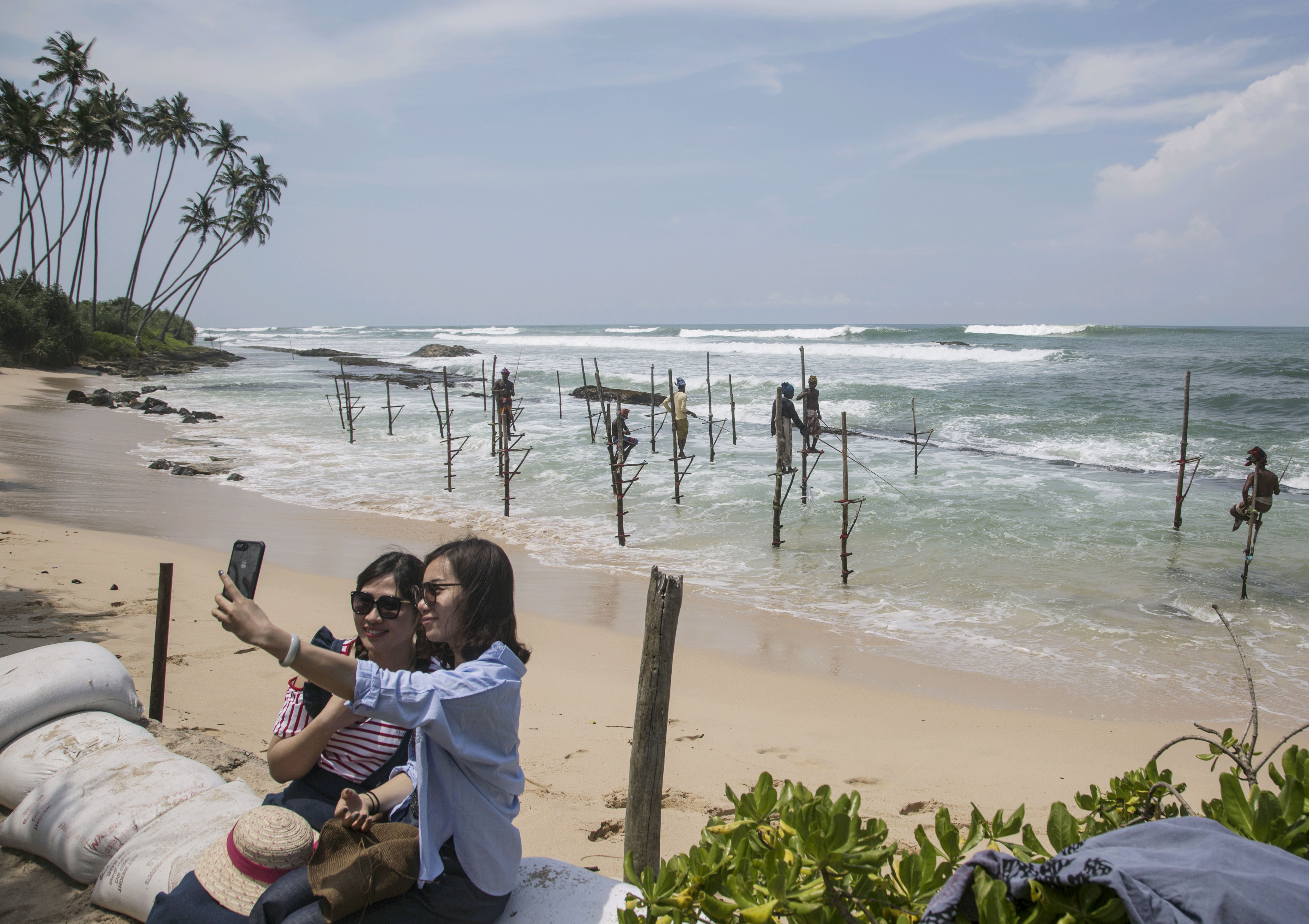 Câu cá trên cọc - sản phẩm du lịch đặc sắc của Sri Lanka 

