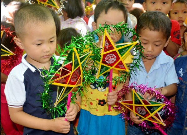 “Cùng em cắp sách đến trường”