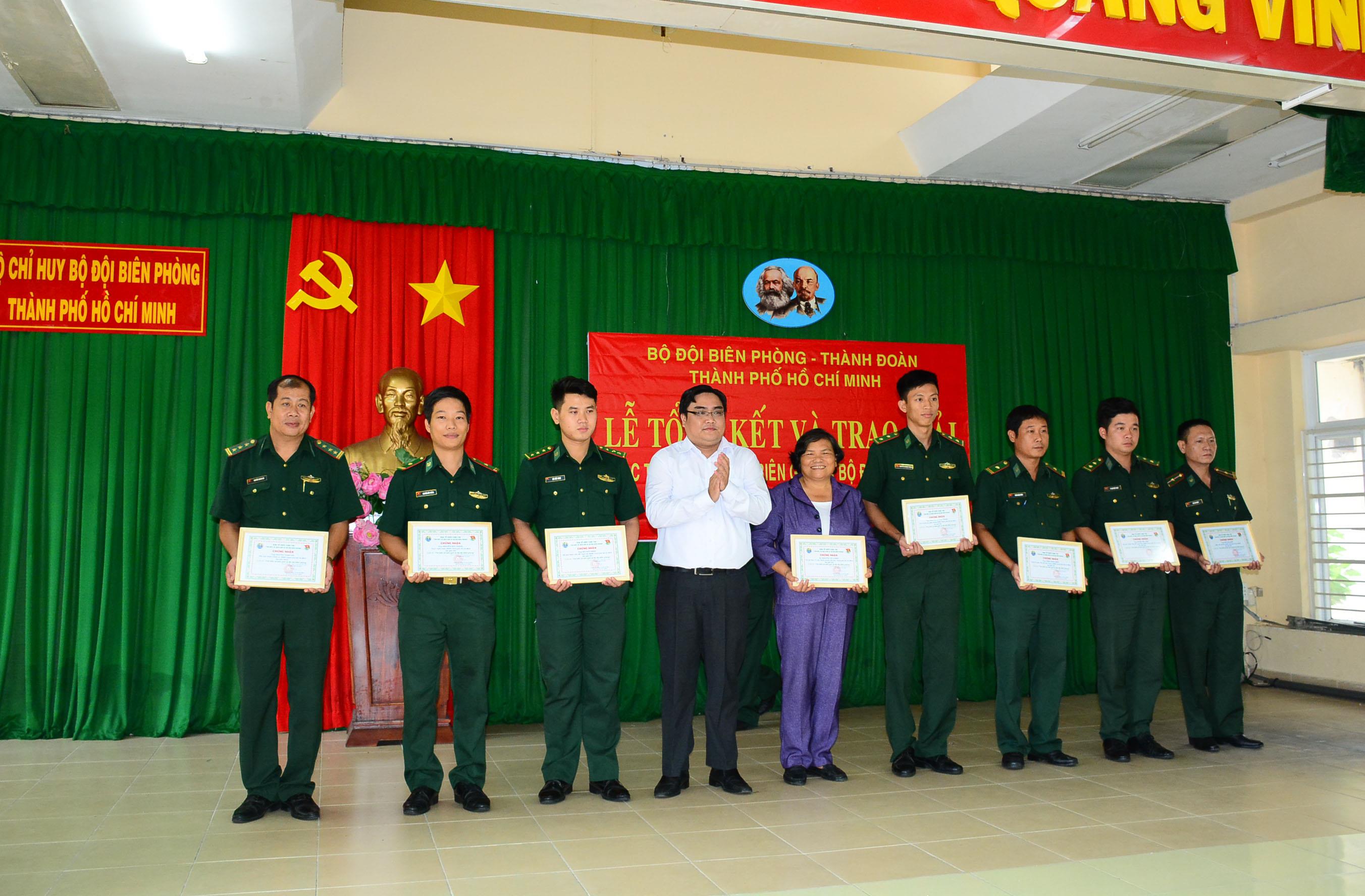 Thêm tin yêu người chiến sĩ biên phòng