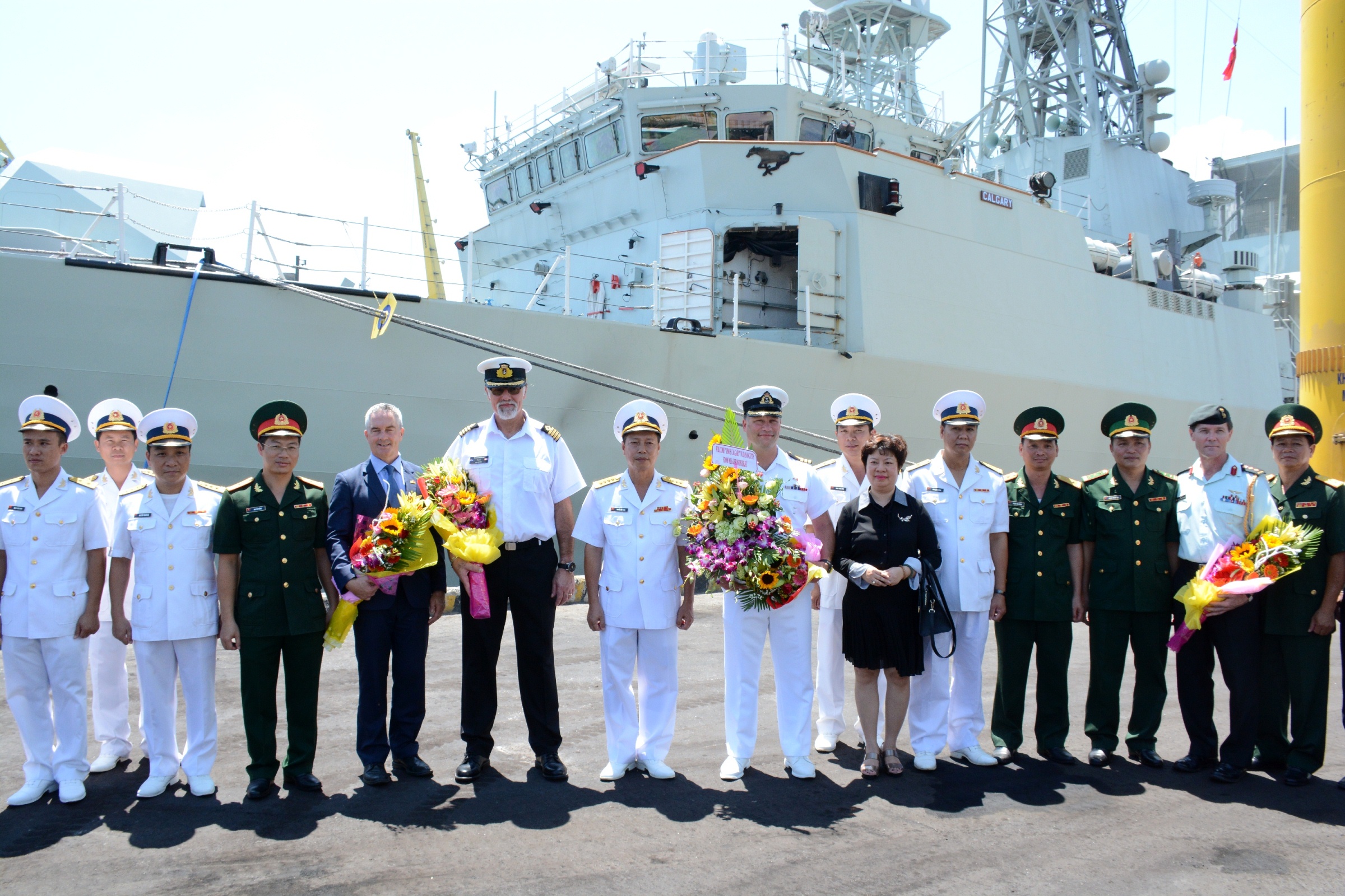 Tàu Hải quân Hoàng gia Canada thăm TP Đà Nẵng