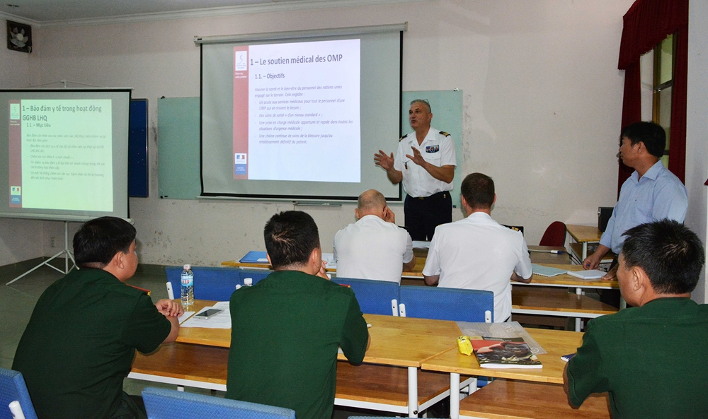 Đoàn sĩ quan của Pháp tập huấn kỹ năng, kinh nghiệm về lực lượng GGHB cho BVDCC 2.1.