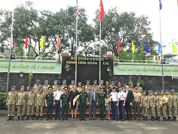 Trợ lý Bộ trưởng Quốc phòng Hoa Kỳ thăm Bệnh viện Quân y 175