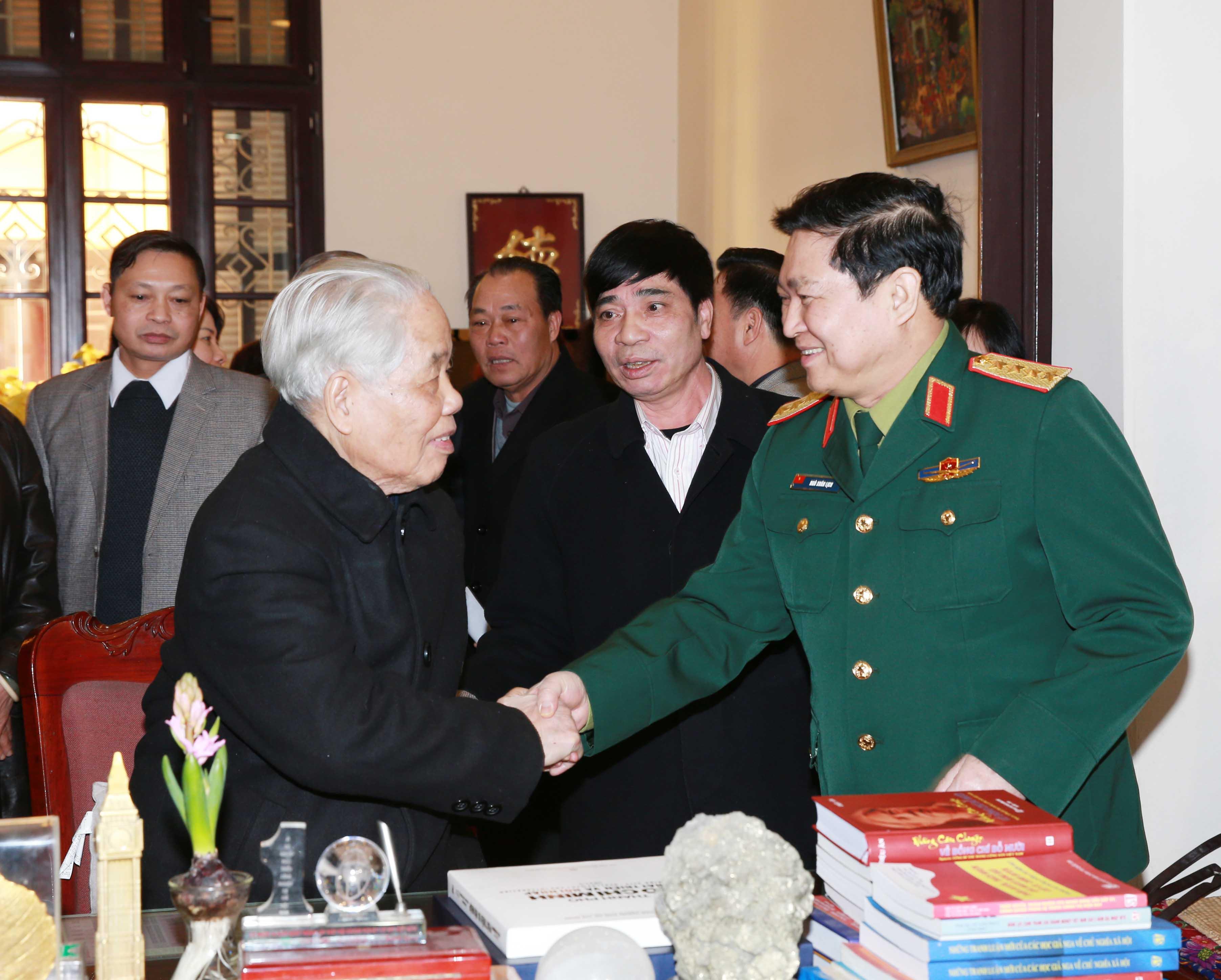 Đồng chí Đỗ Mười - nhà lãnh đạo mẫu mực, hết lòng vì sự nghiệp quốc phòng và xây dựng Quân đội nhân dân