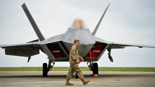 F-22 Raptor – Con bài đối phó S-300 của Mỹ tại Syria?