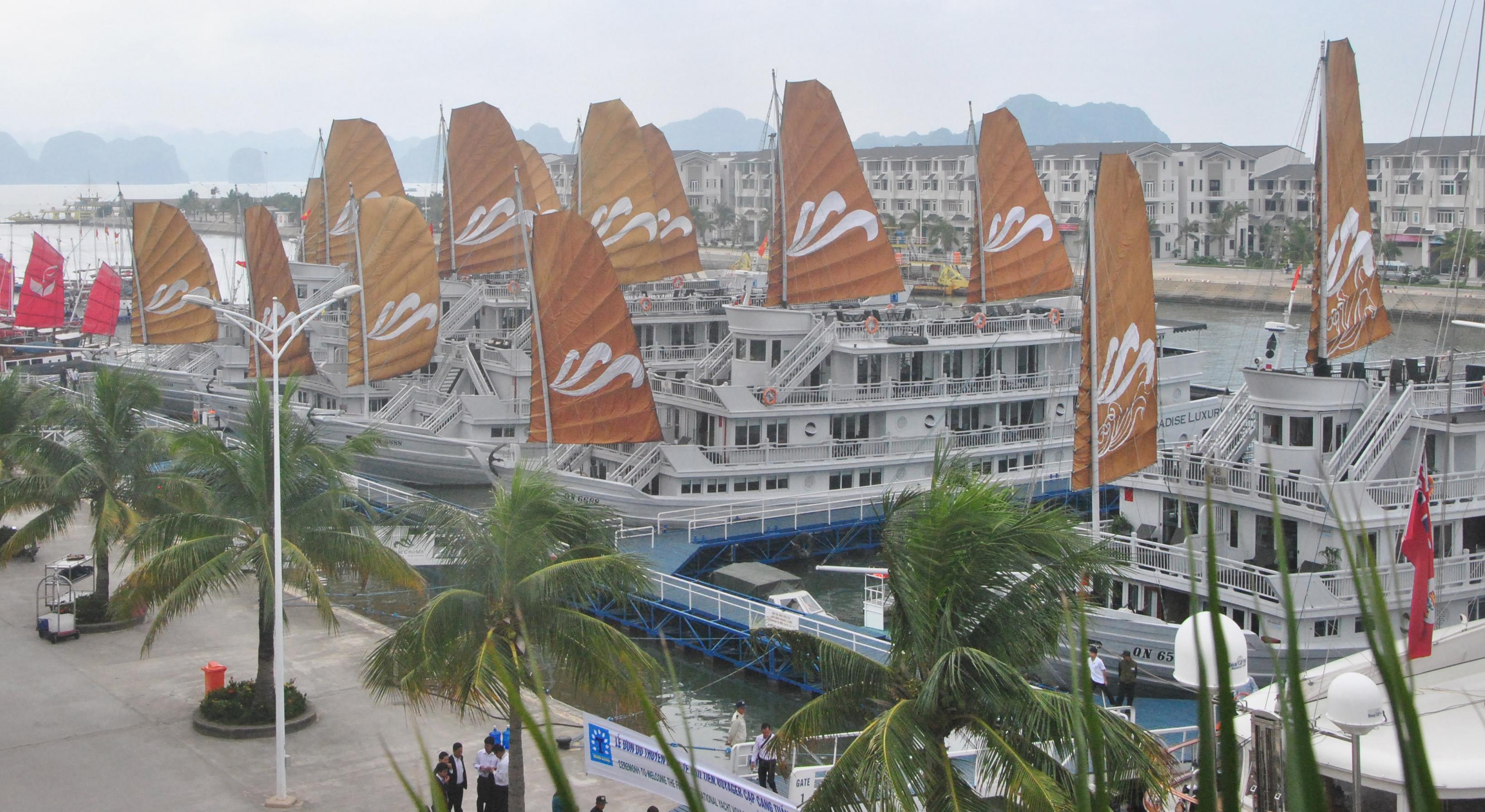 Tàu du lịch thân thiện với môi trường