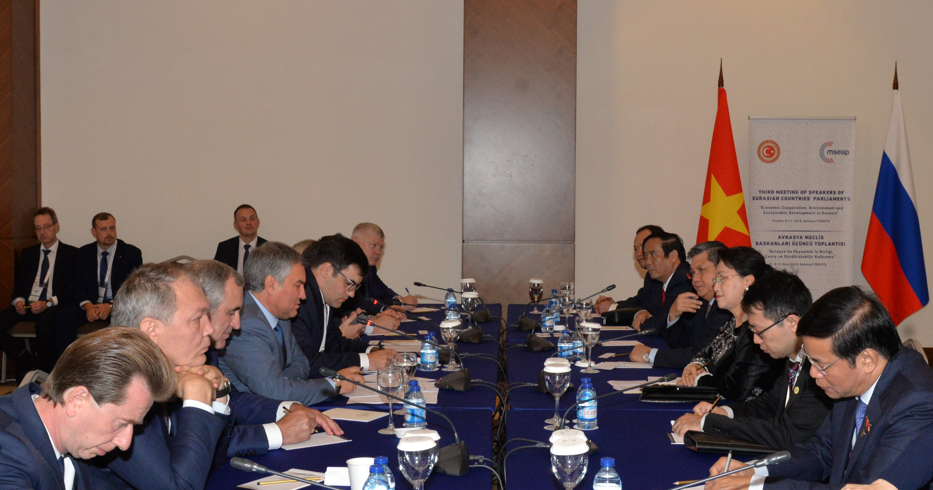 Chủ tịch Quốc hội NguyễnThị Kim Ngân gặp Chủ tịch Duma Quốc gia Nga Vyacheslav Volodin