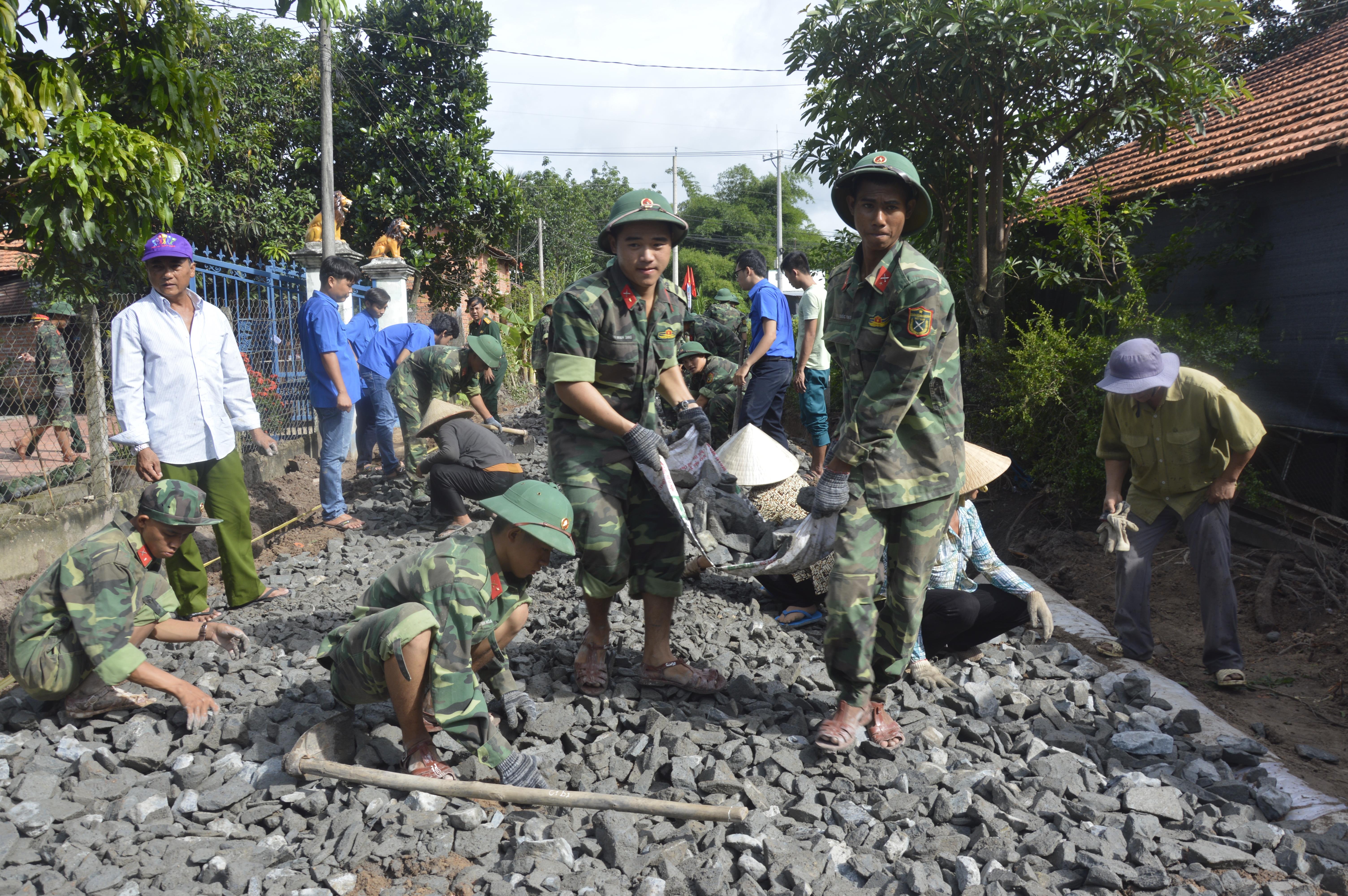 Thắm tình quân dân, thêm 