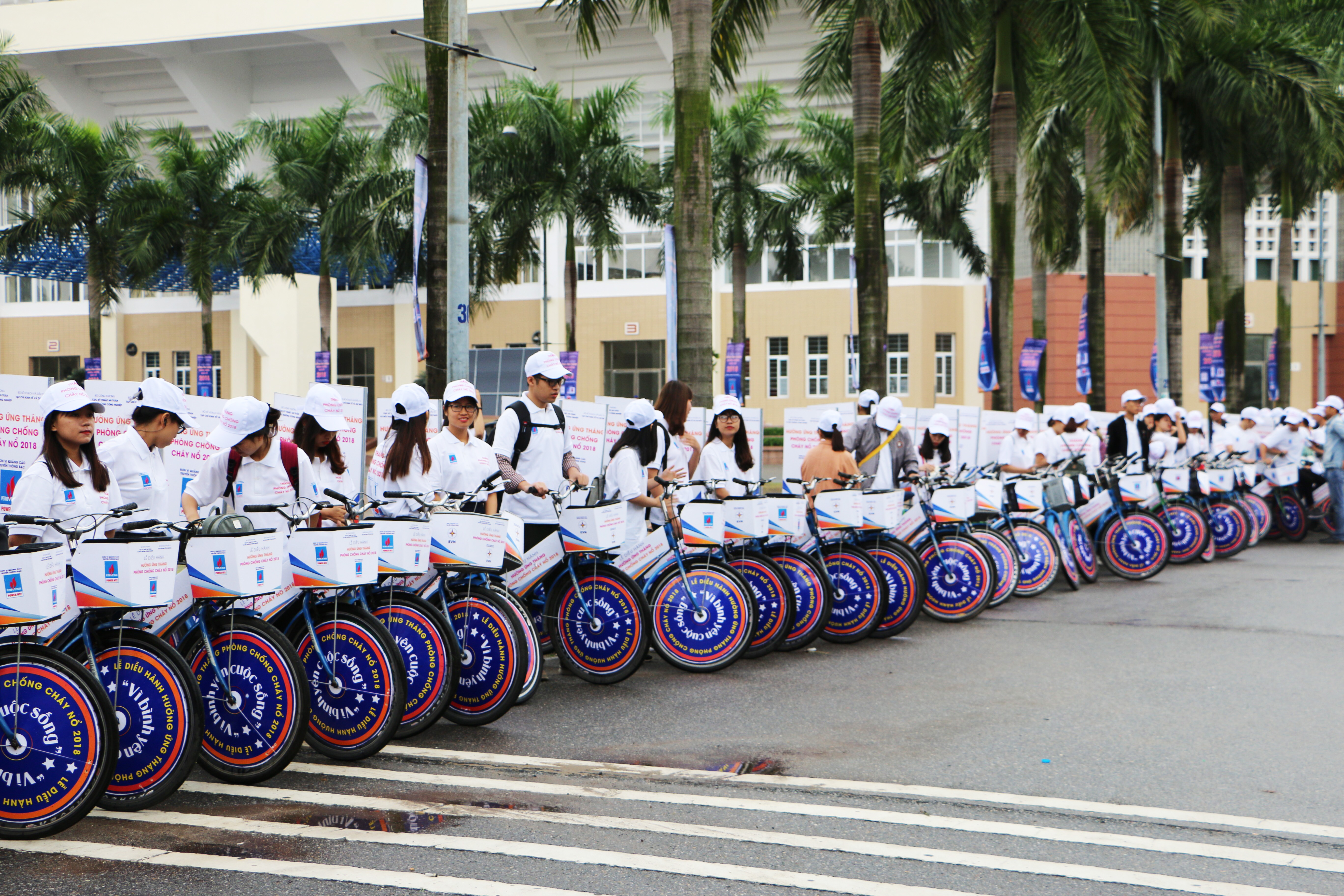 Hà Nội: Diễu hành hưởng ứng Tháng Phòng chống cháy nổ 2018