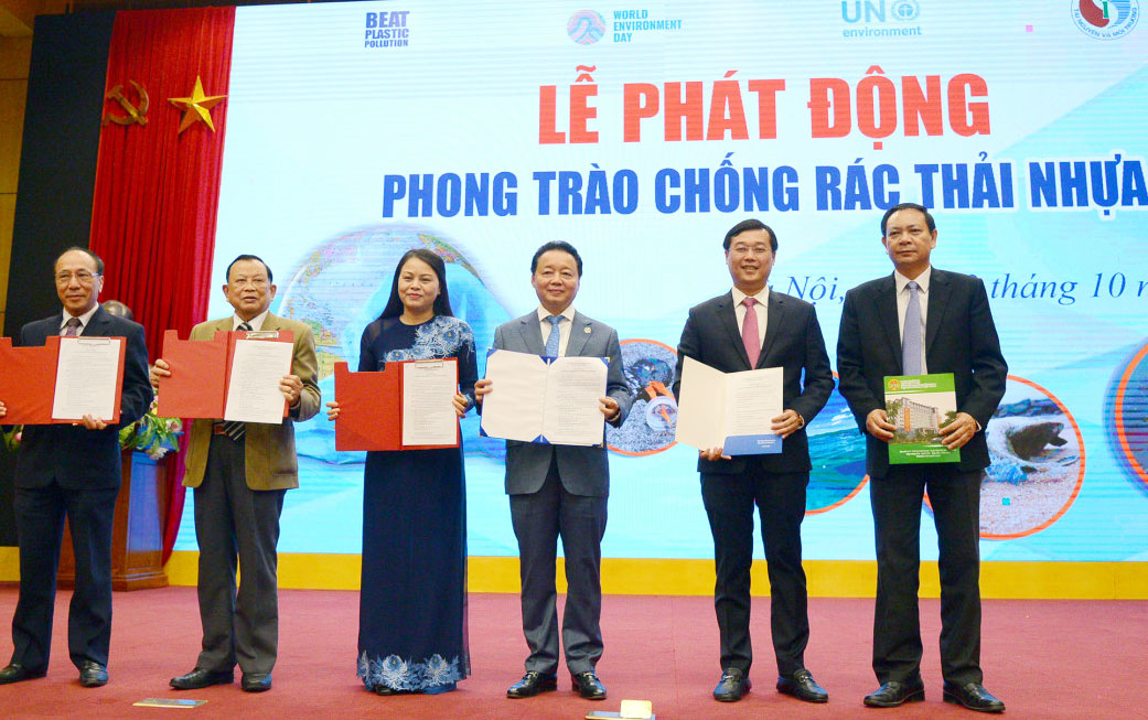 Rác thải nhựa gây ô nhiễm môi trường và ảnh hưởng đến sức khỏe con người