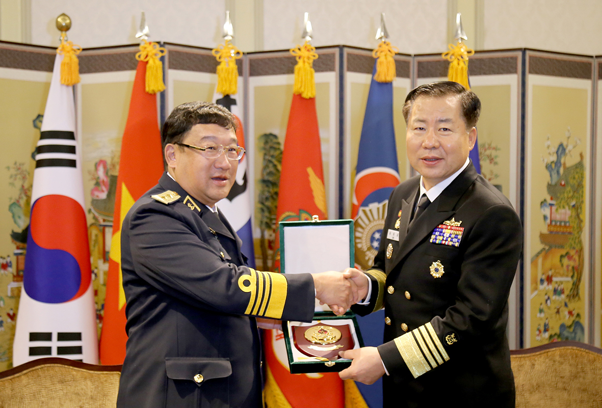 Tư lệnh Hải quân Việt Nam- Hàn Quốc hội đàm song phương