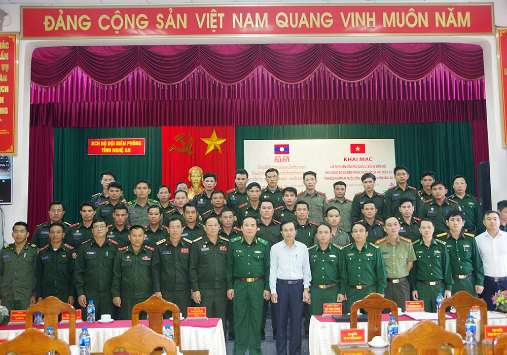 Khai mạc lớp huấn luyện bảo vệ biên giới cho cán bộ Quân đội nhân dân Lào

