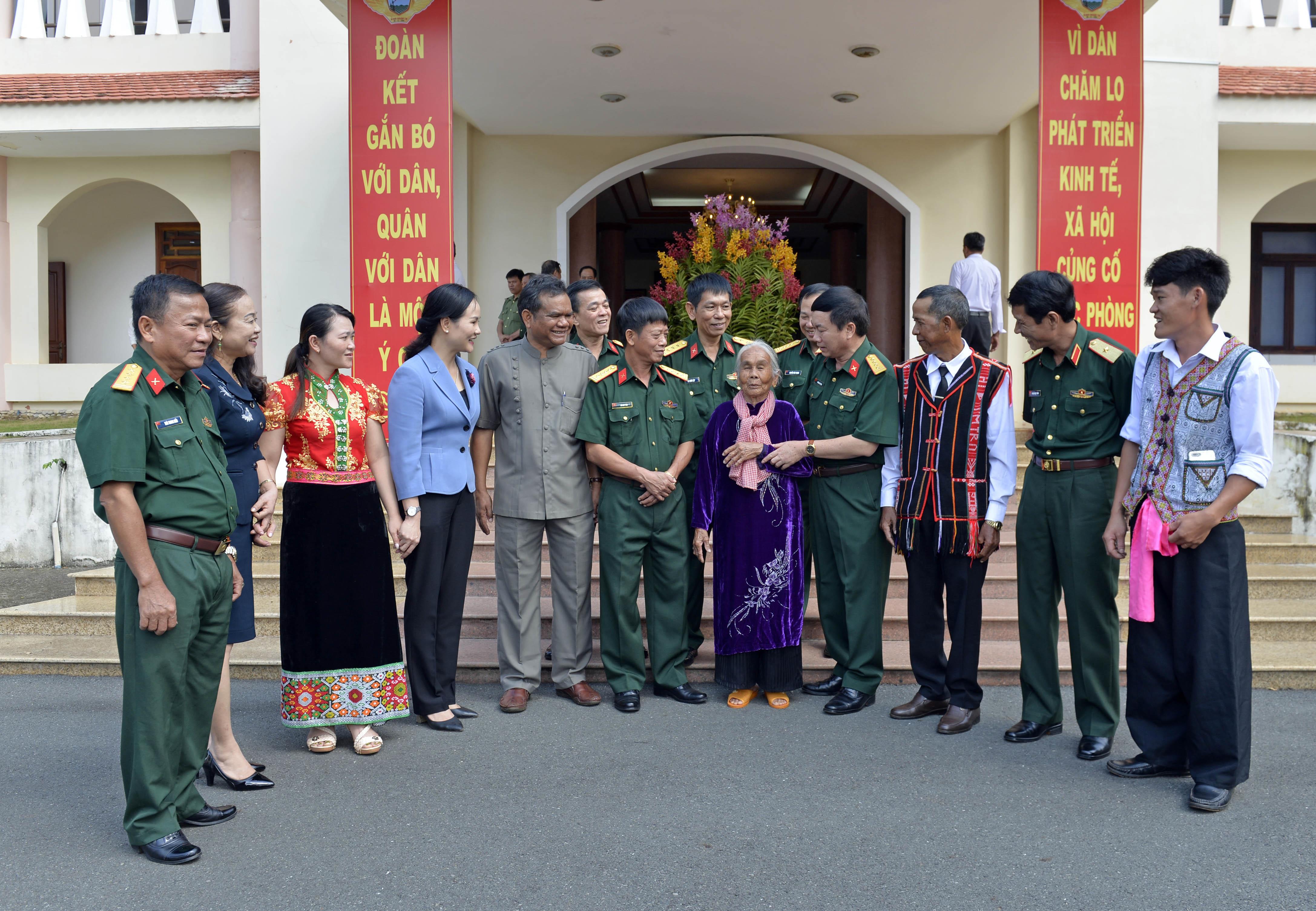 Thắm tình quân dân nơi đại ngàn Tây Nguyên hùng vĩ