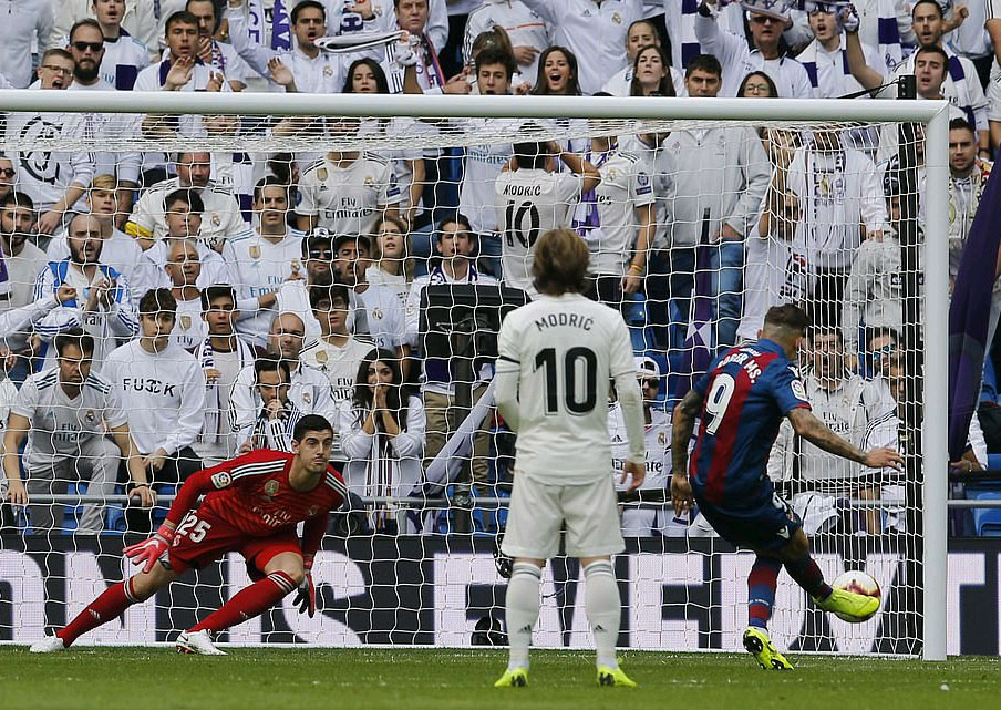 Vòng 9 La Liga: Real lại thất thủ ngay trên sân nhà