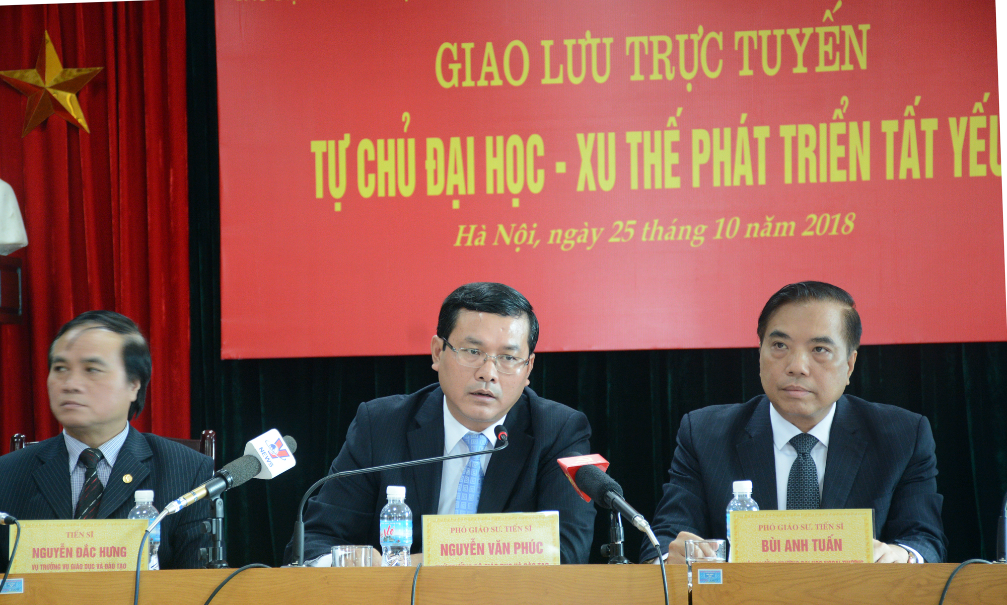 Giao lưu trực tuyến “Tự chủ đại học – Xu thế phát triển tất yếu”

