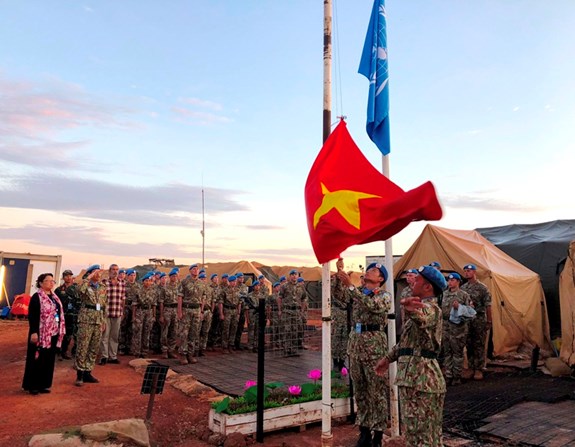  Anh chính thức bàn giao Bệnh viện dã chiến cấp 2 cho Việt Nam