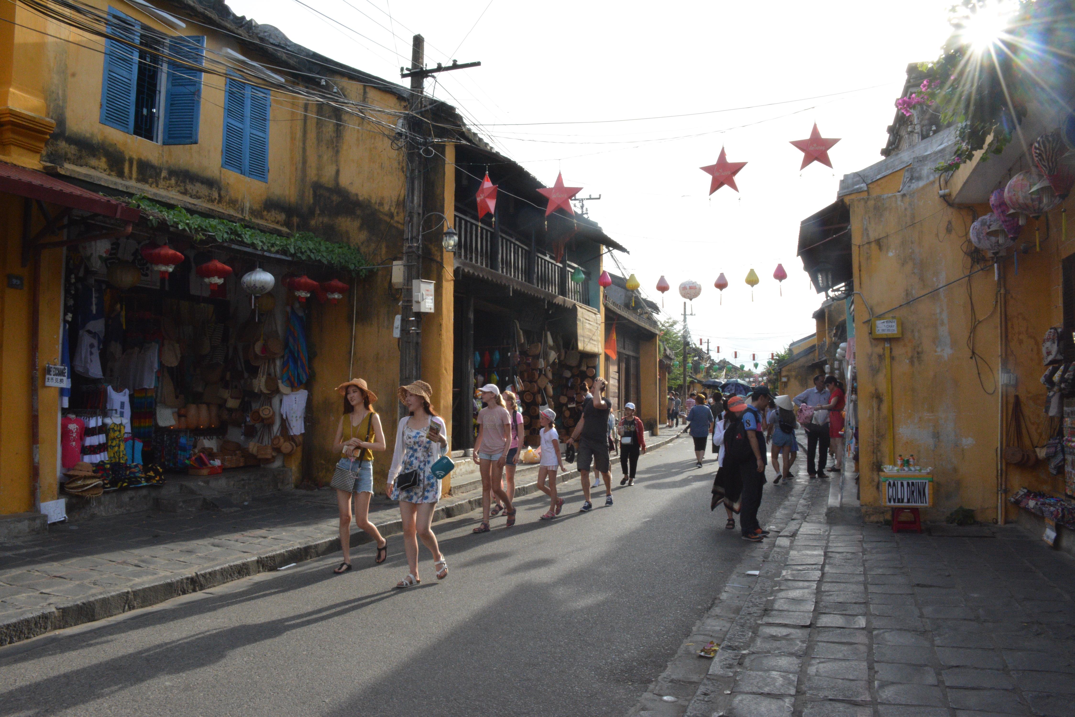 Kiểm soát tour giá rẻ: Làm là được