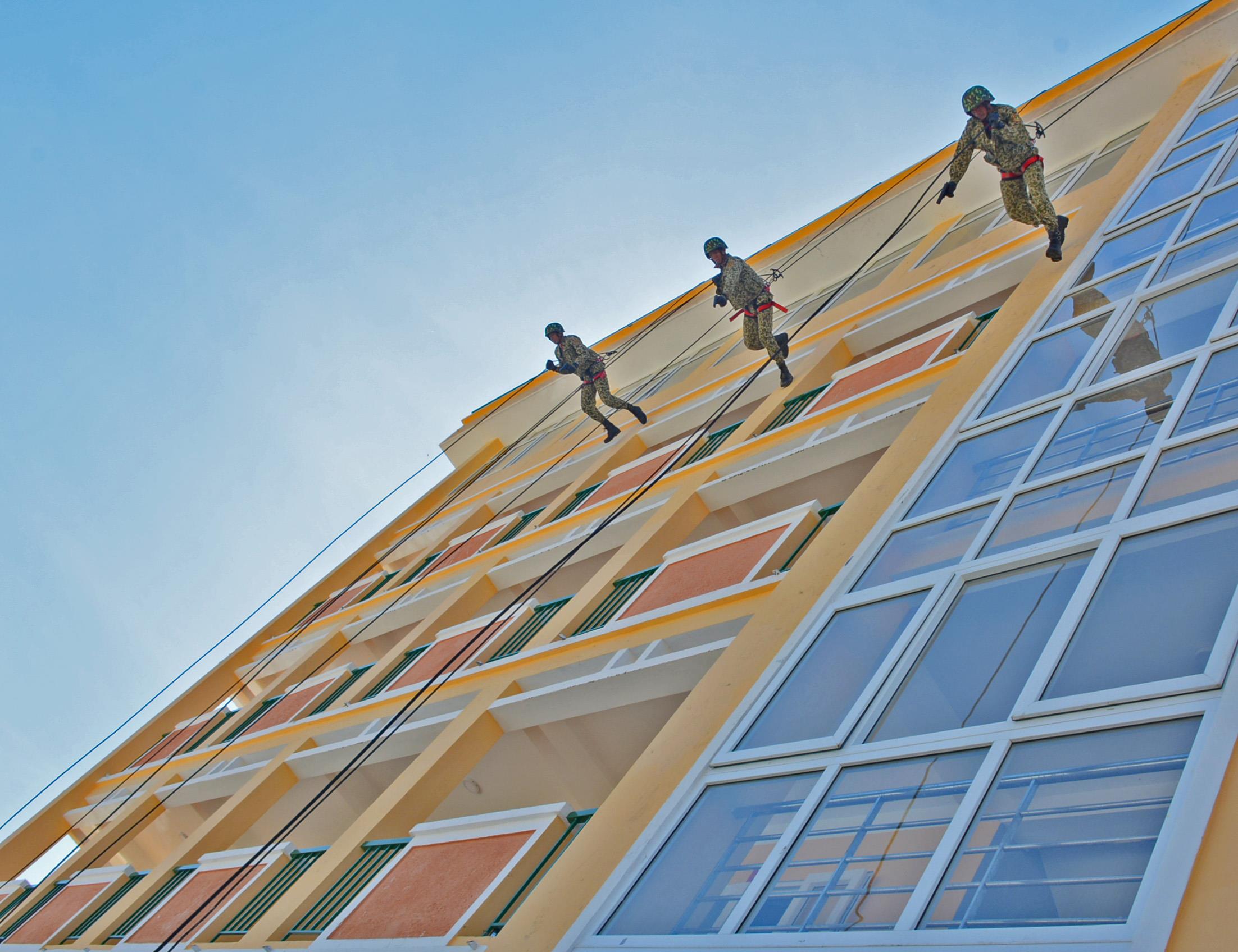 Đổi mới huấn luyện, nâng cao trình độ tác chiến đặc công