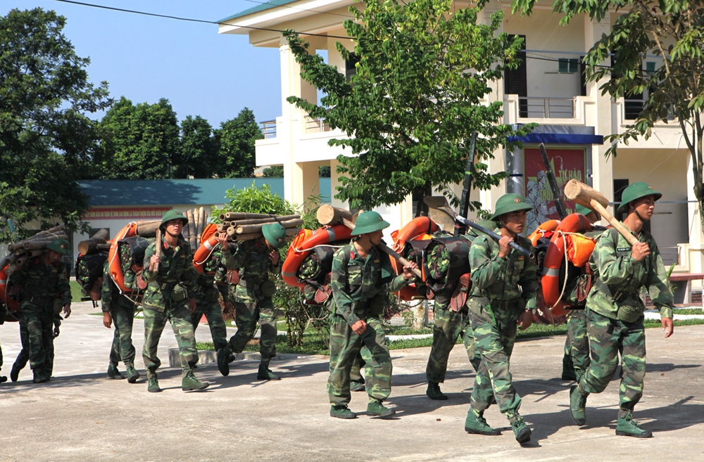 Chỉ mất 5 phút sau lệnh báo động, cán bộ, chiến sĩ các đơn vị đã hoàn thành công tác chuẩn bị để cơ động đến nơi tập trung.