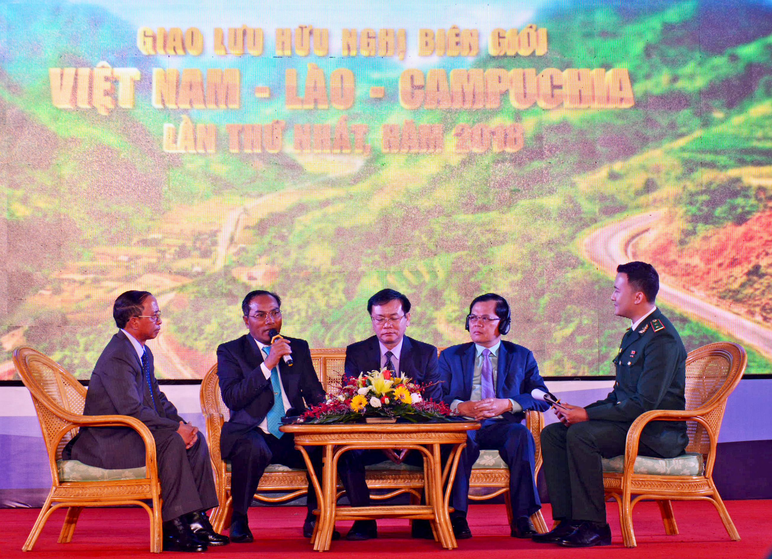 Giao lưu hữu nghị biên giới Việt Nam - Lào - Campuchia