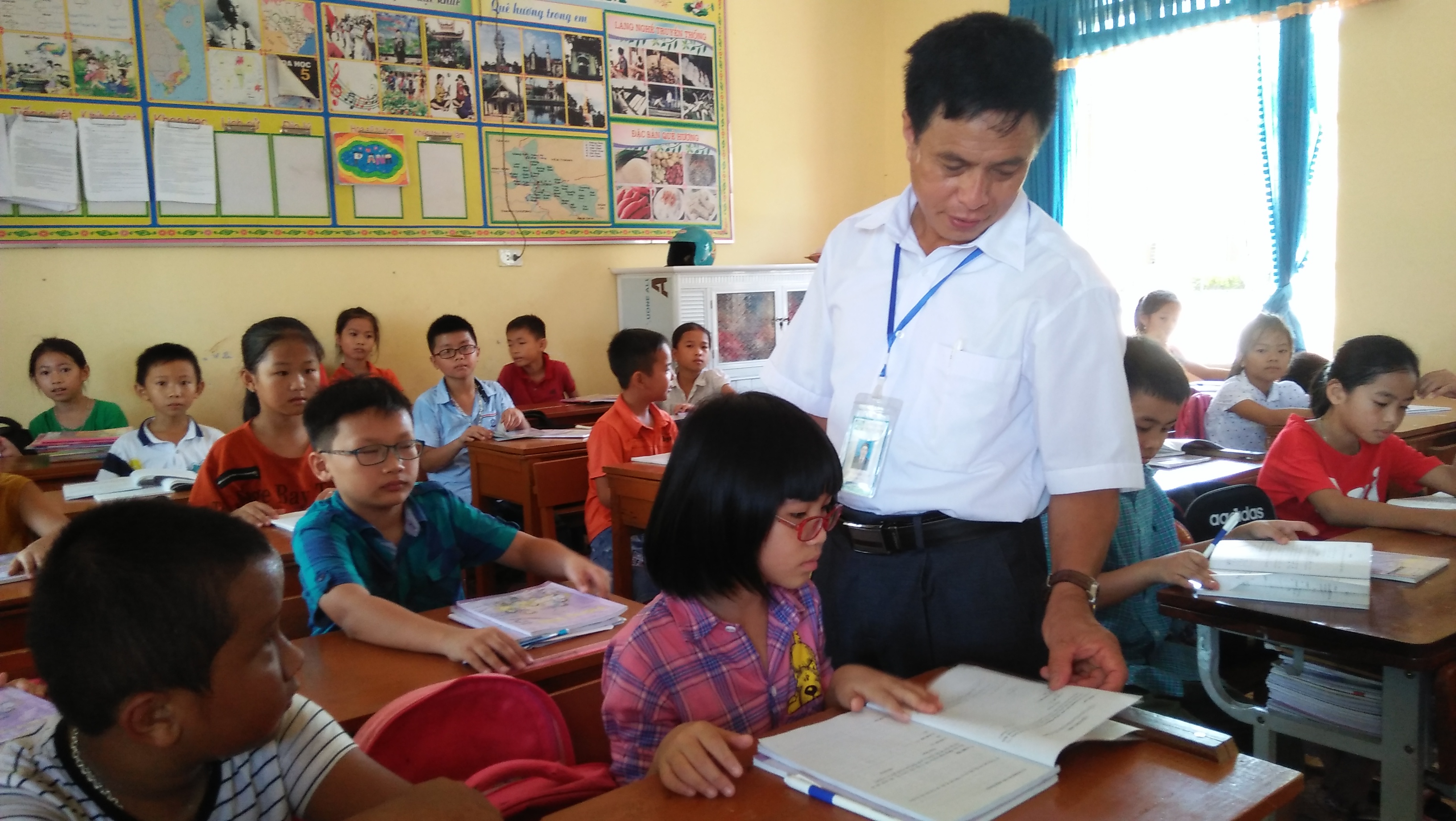 Thầy hiệu trưởng gần 20 năm đi xây dựng trường chuẩn quốc gia