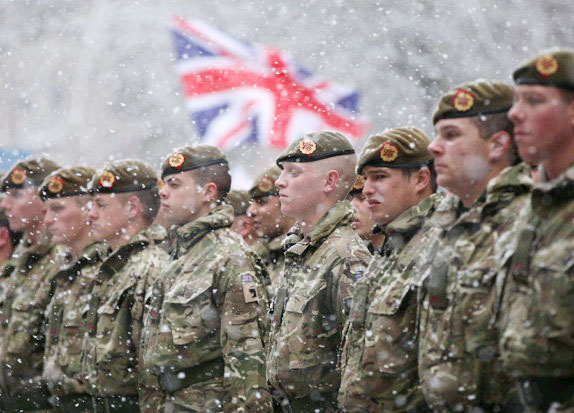 Thiếu biên chế, quân đội Anh “mở cửa” với người nước ngoài

