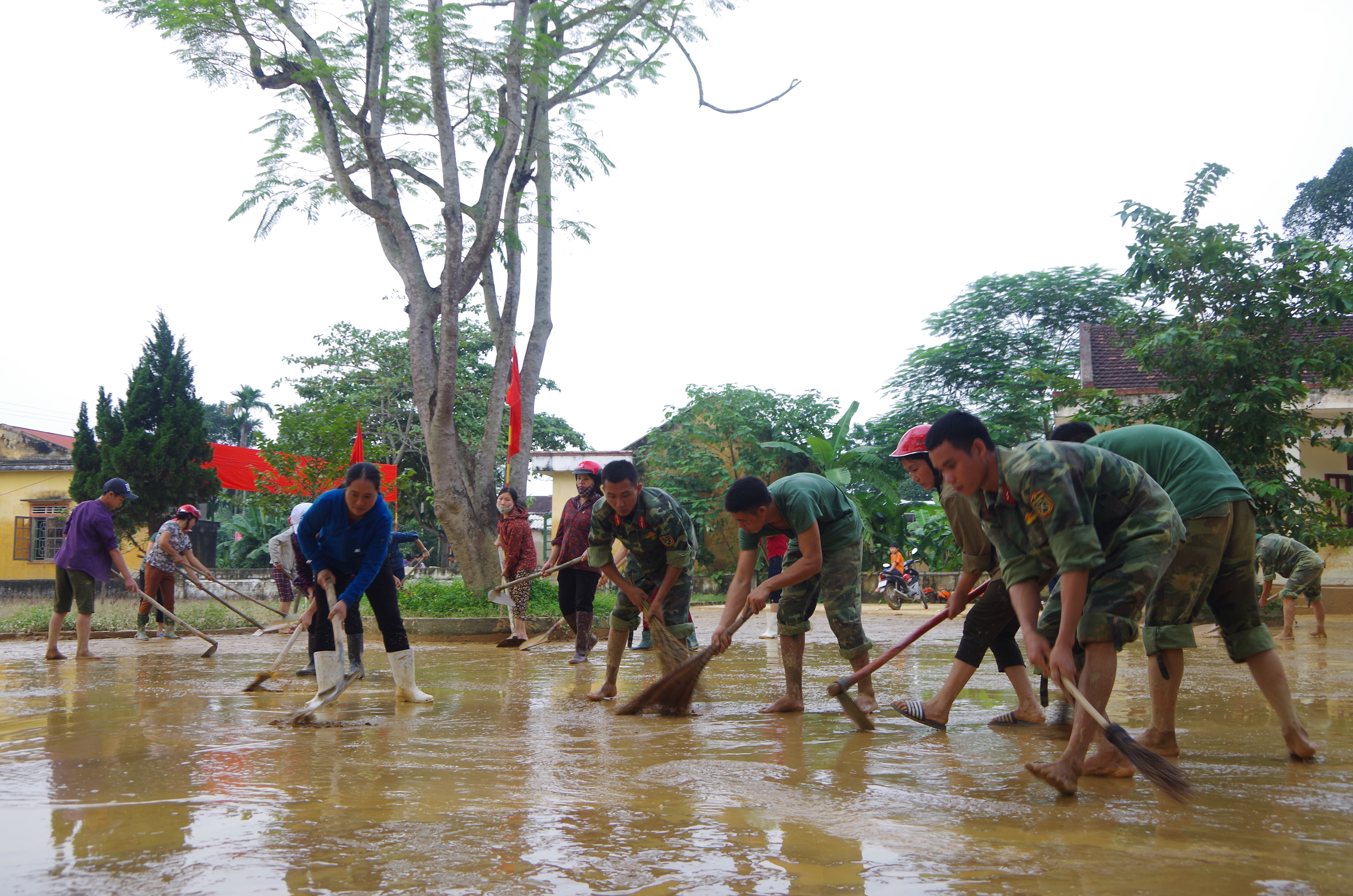 Bộ đội 324 giúp dân phòng, chống thiên tai