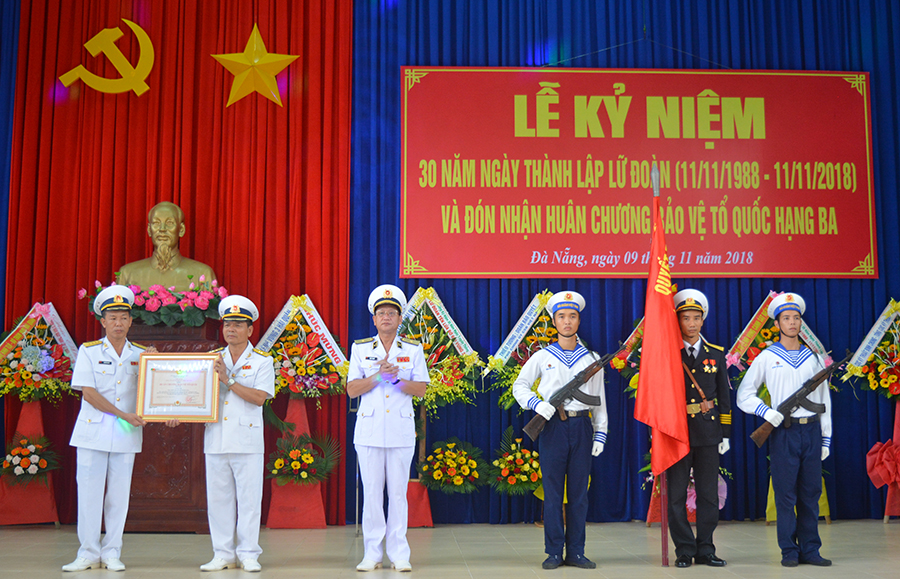 Lữ đoàn 680 đón nhận Huân chương bảo vệ Tổ quốc hạng Ba