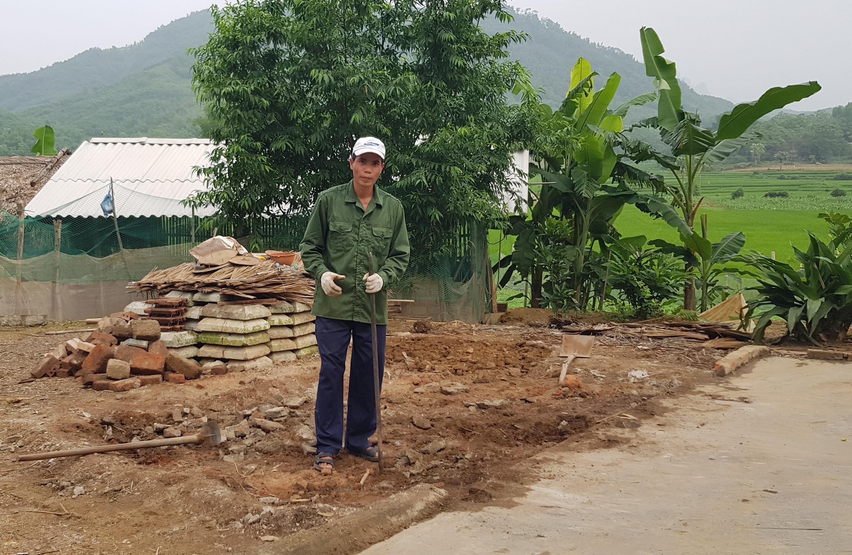 Trưởng thôn người Cao Lan hết lòng vì việc chung