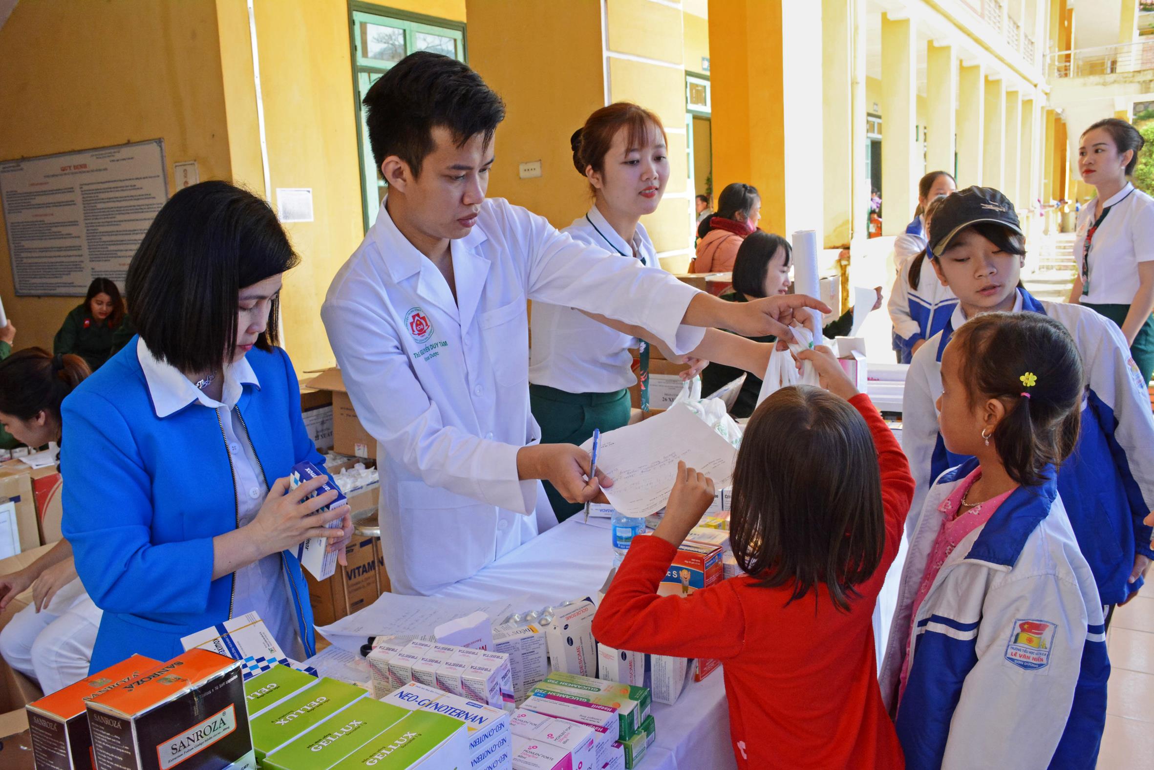 Việc làm gắn kết tình quân - dân thêm bền vững