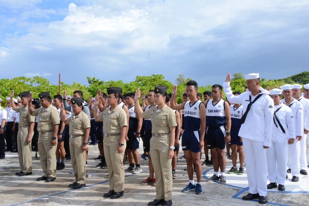 Lực lượng trọng tài và các vận động viên tuyên thệ trước khi giao lưu thể thao