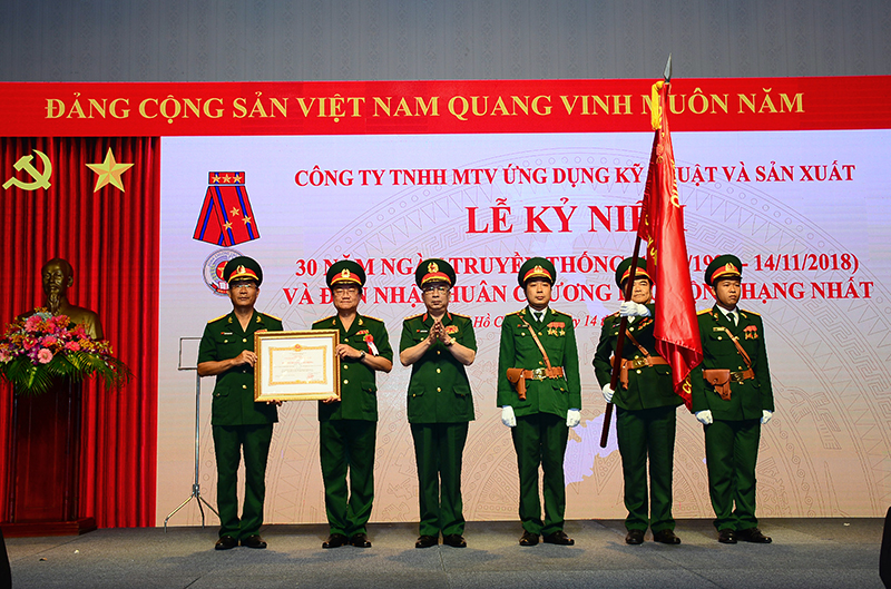 Công ty Tecapro đón nhận Huân chương Lao động hạng Nhất