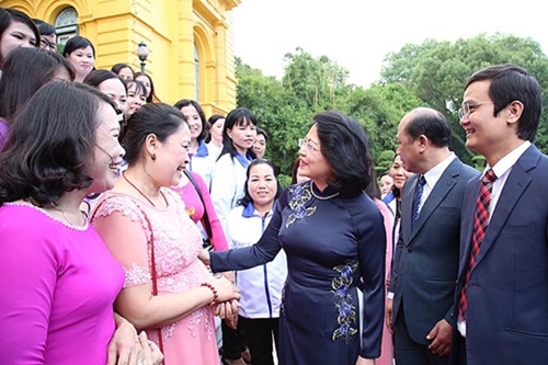 Phó chủ tịch nước gặp mặt đại biểu được tuyên dương trong Chương trình “Chia sẻ cùng thầy cô” năm 2018
