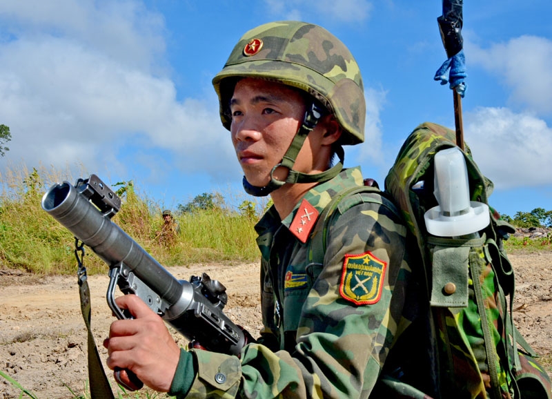 Chiến sĩ B41 chuẩn bị xung phong.