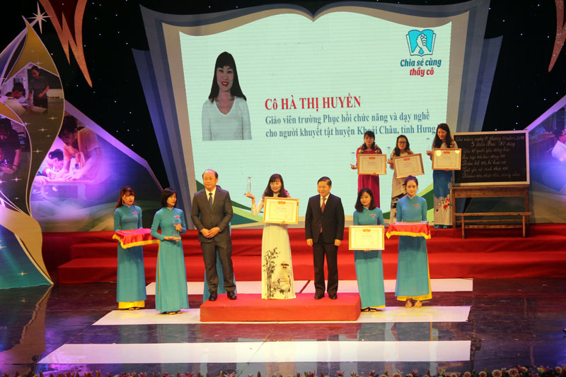 Tuyên dương các thầy cô giáo hết lòng vì học sinh khuyết tật

