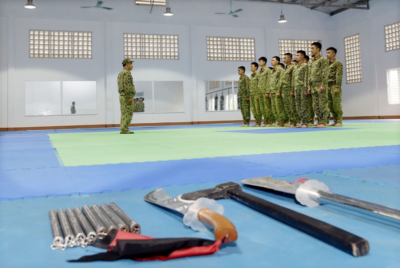 Huấn luyện võ thuật là một trong những nội dung được Trường SQĐC đặc biệt quan tâm chú trọng, nhằm trang bị cho cán bộ, học viên kỹ năng chiến đấu đáp ứng tốt yêu cầu nhiệm vụ đòi hỏi.