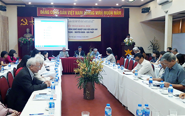 Bàn giải pháp giảm áp lực lao động nghề nghiệp cho giáo viên